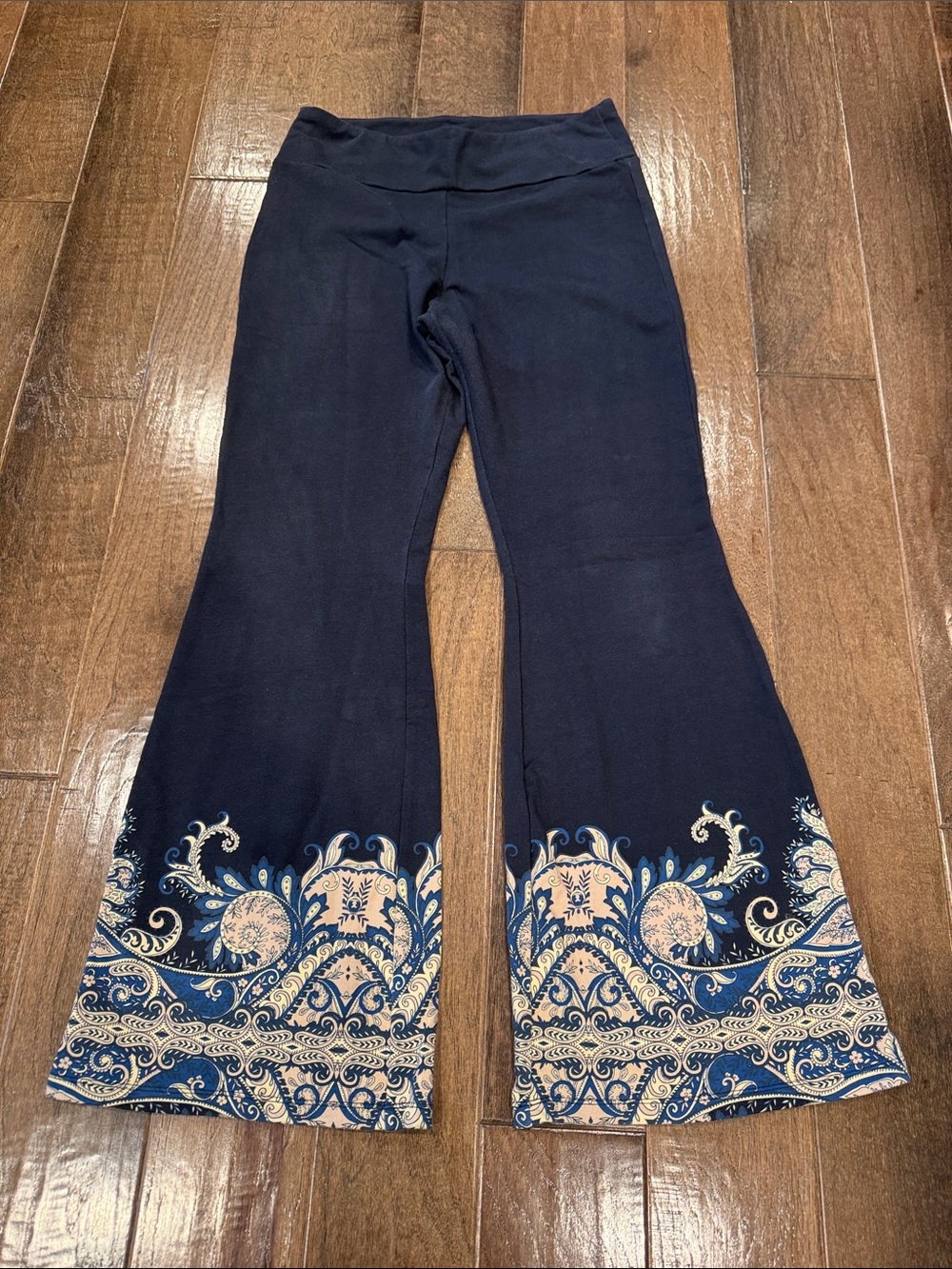 Johnny Was EUC Women’s Navy Patterned Flared pants